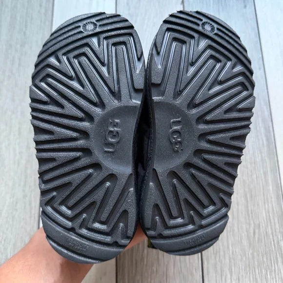 UGG Black Kids Slippers - Picture 6 of 7